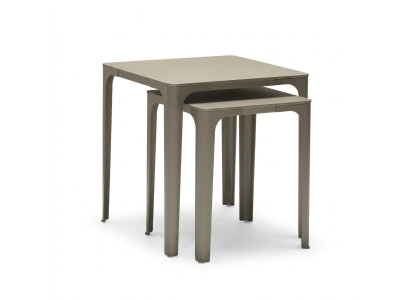 Moderné elegantné béžové drevené stoly