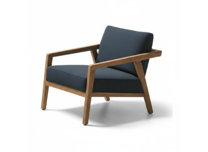 Elegantný a minimalistický stôl. Pohodlný. Moderný.