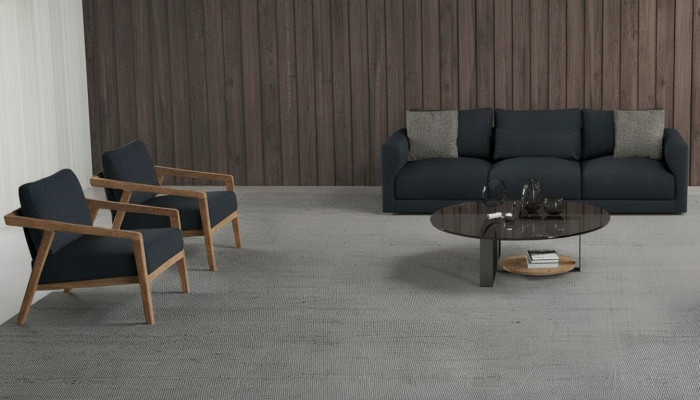 Sofa s tromi sedadlami s pohodlnými a estetickými chaise longues - na každodenné použitie
