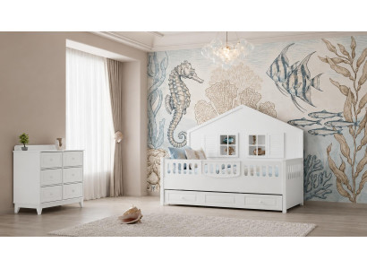 Weißes Kinderzimmer-Set mit Hausbett und Kommode für stilvolles