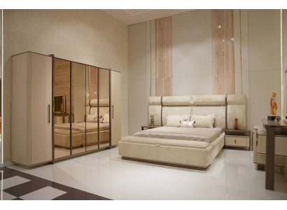 Elegantes Schlafzimmer-Set aus Holz in Beige mit Bett, Kleiderschrank