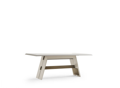 Eleganter Esstisch aus Holz in Beige für stilvolle Essbereiche