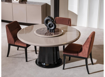 Eleganter Esstisch aus Holz in Beige im stilvollen Design