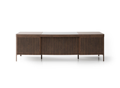 Eleganter brauner Holzschreibtisch im modernen Stil