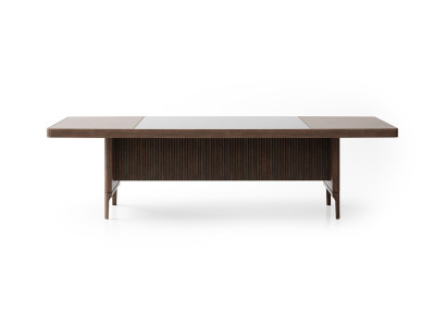 Eleganter Konferenztisch aus Holz in warmem Braun für modernes Büro