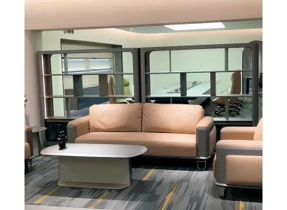 3-Sitzer Ledersofa in Beige – Modernes Design für Büro oder Lounge